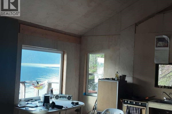 Living room/Dining room - 14 Rendezvous Island, See Remarks, BC V0P1H0 Photo 2