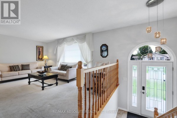 Living room - 14 Riley Crescent, Mcnab/braeside, ON K7S3G8 Photo 4