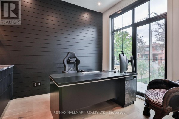 Sitting room - 14 Risa Boulevard, Toronto, ON M6B1S3 Photo 5