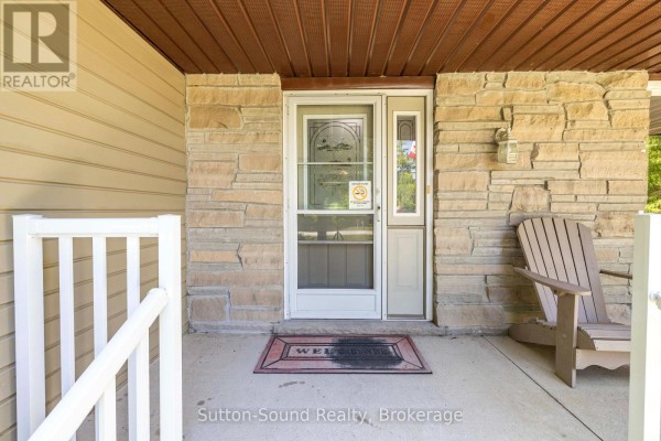 Living room - 14 Shamrock Boulevard, South Bruce Peninsula, ON N0H2T0 Photo 3
