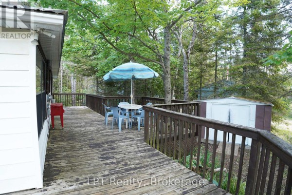 Kitchen - 14 Sog-je-wa-sa Drive, Native Leased Lands, ON N0H2G0 Photo 4