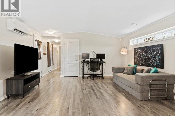 Living room - 14 Telex, Dieppe, NB E1A8H5 Photo 5
