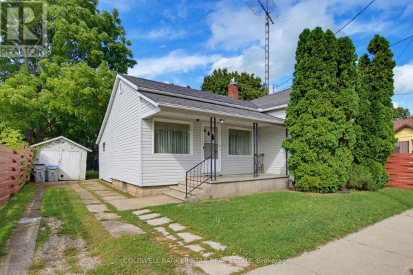 Kitchen - 14 Washington Street, Lambton Shores, ON N0N1J0 Photo 2