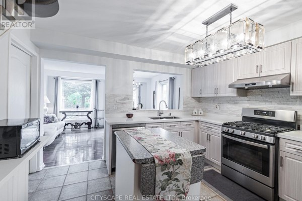 Kitchen - 140 - 1292 Sherwood Mills Boulevard, Mississauga, ON L5V2G8 Photo 3