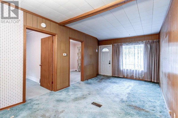 Kitchen - 140 Barker Avenue, Toronto, ON M4C2P1 Photo 3
