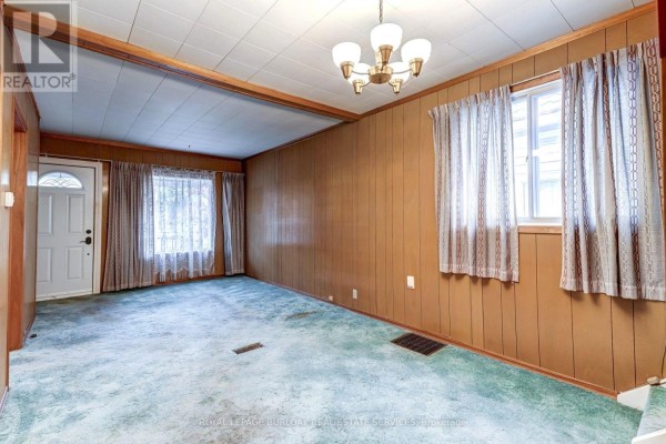 Dining room - 140 Barker Avenue, Toronto, ON M4C2P1 Photo 5