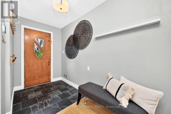 Living room - 140 Begonia Avenue, Ottawa, ON K1H6E4 Photo 3