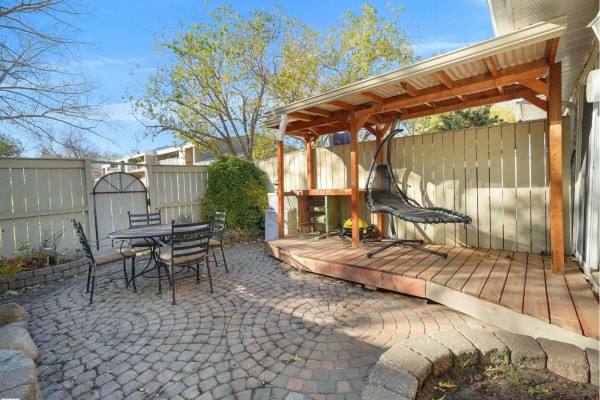 Family room - 140 Callingwood Pl Nw, Edmonton, AB T5T2C6 Photo 4