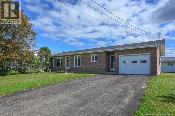 Bath (# pieces 1-6) - 140 Des Saules Street, Shippagan, NB E8S3C9 Photo 2