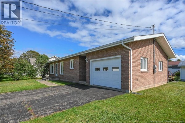 Laundry room - 140 Des Saules Street, Shippagan, NB E8S3C9 Photo 3