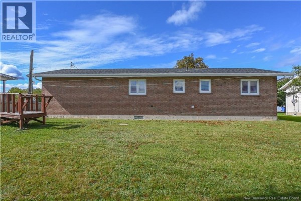 Sitting room - 140 Des Saules Street, Shippagan, NB E8S3C9 Photo 5