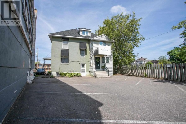 140 East St, Sault Ste  Marie, ON, photo 3