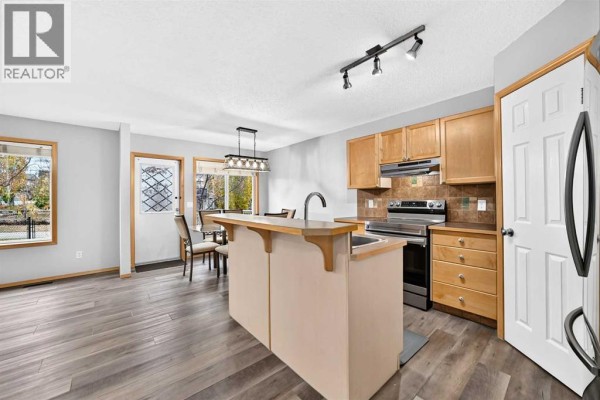 Foyer - 140 Everstone Way Sw, Calgary, AB T2Y4J8 Photo 4