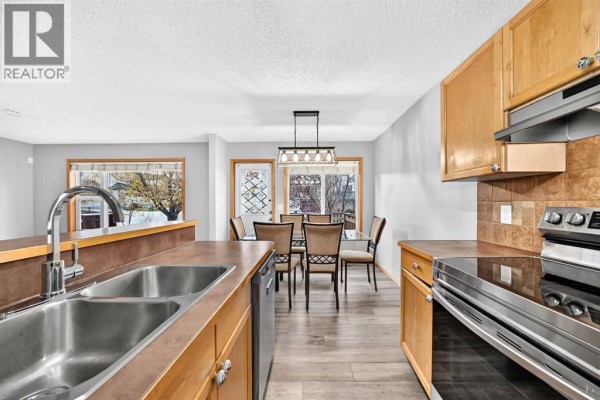 Bedroom - 140 Everstone Way Sw, Calgary, AB T2Y4J8 Photo 5