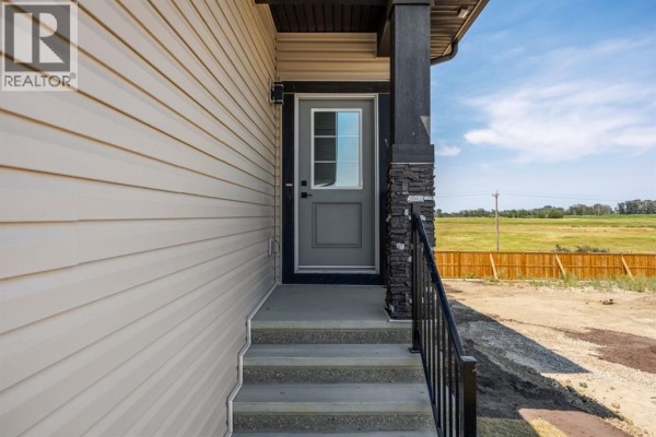140 Lakewood Crescent, Strathmore, AB, photo 3
