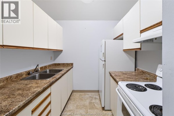 Kitchen - 140 Park Avenue East Unit# 302, Chatham, ON N7M3V6 Photo 5