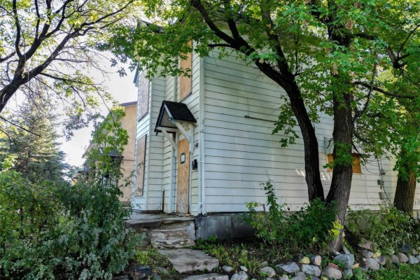 140 Princess Avenue, Brandon, MB R7A0N3 Photo 2