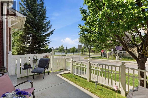 Kitchen - 140 Promenade Way Se, Calgary, AB T2Z4E9 Photo 3
