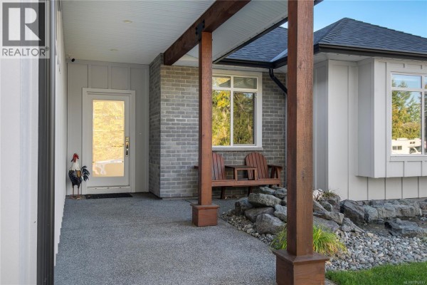 Entrance - 140 Walworth Rd, Campbell River, BC V9W0C8 Photo 5