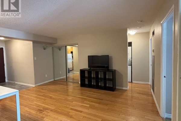 1401 - 1055 Bay Street, Toronto, ON M5S3A3 Photo 4