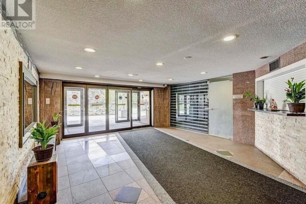 1401 - 4 Lisa Street, Brampton, ON L6T4B6 Photo 3