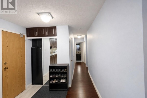 1401 - 4 Lisa Street, Brampton, ON L6T4B6 Photo 4