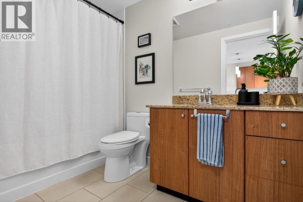 1401 280 Ross Drive, New Westminster, BC V3L0C2 Photo 2