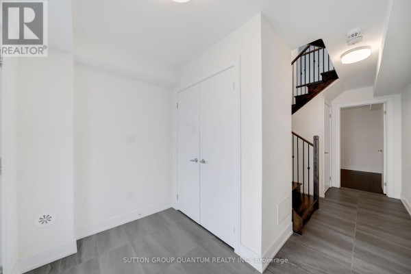 Great room - 1401 Clarriage Court, Milton, ON L9E1L6 Photo 2