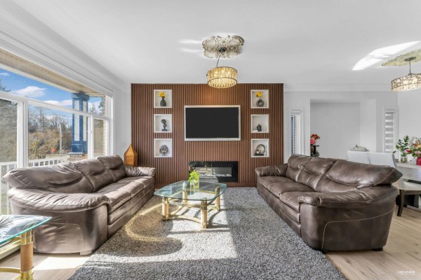 14015 82 Avenue, Surrey, BC V3W1M8 Photo 2