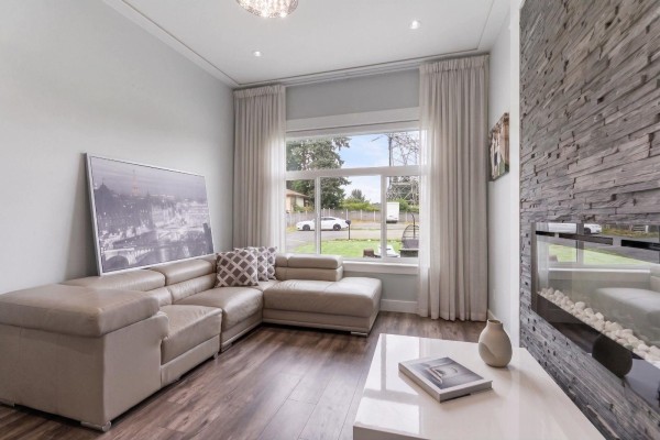 14017 110 Avenue, Surrey, BC V3R1Z3 Photo 4