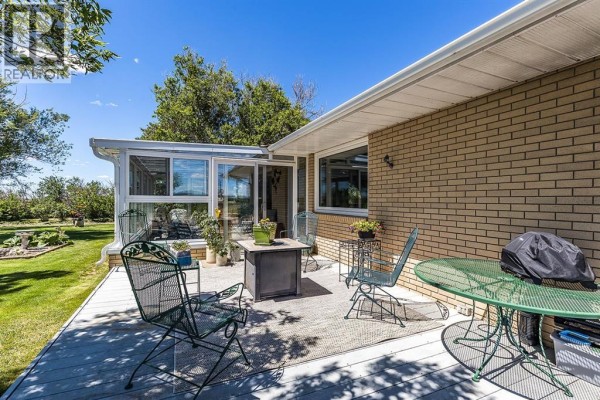 Sunroom - 14017 Range Road 65, Rural Cypress County, AB T0J2P0 Photo 5