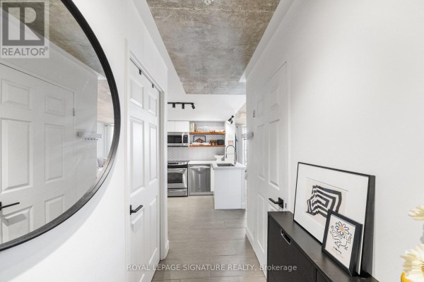 Living room - 1402 - 1369 Bloor Street W, Toronto, ON M6P4J4 Photo 3