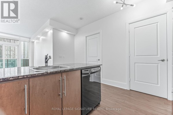 Dining room - 1402 - 330 Burnhamthorpe Road W, Mississauga, ON L5B0E1 Photo 2