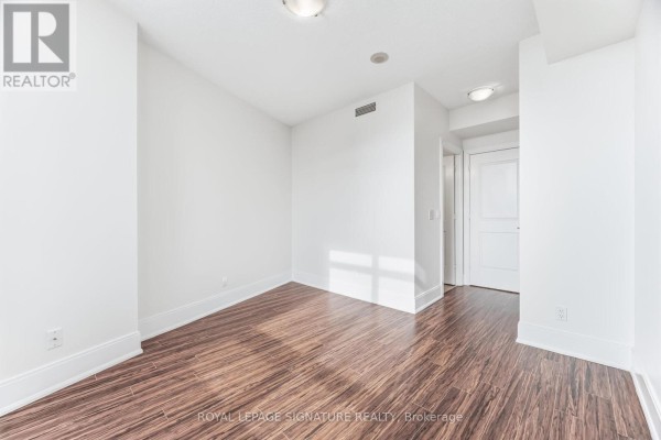 Primary Bedroom - 1402 - 330 Burnhamthorpe Road W, Mississauga, ON L5B0E1 Photo 4