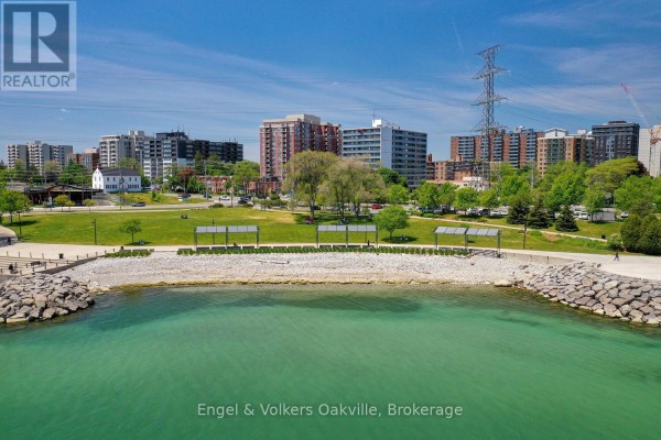 Waterfront park with apartment buildings - 1402 - 442 Maple Avenue Burlington
