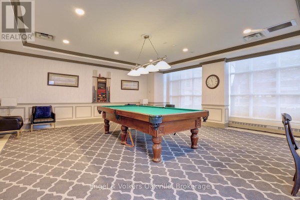 Recreation room with pool table and seating - 1402 - 442 Maple Avenue Burlington