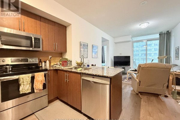 Kitchen - 1402 - 65 Bremner Boulevard, Toronto, ON M5J0A7 Photo 3