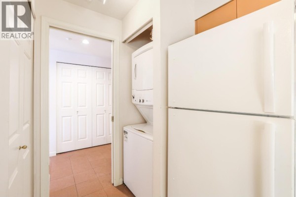 1402 909 Burrard Street, Vancouver, BC V6Z2N2 Photo 5