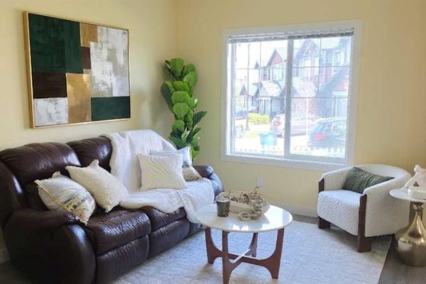 Living room - 1402 Jumping Pound Common, Cochrane, AB T4C2L1 Photo 4