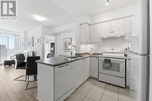 Primary Bedroom - 1403 - 5500 Yonge Street, Toronto, ON M2N7L1 Photo 4