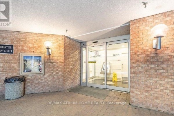 Primary Bedroom - 1403 - 717 Bay Street, Toronto, ON M5G2J9 Photo 3
