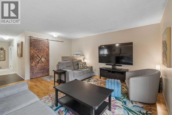 Family room - 1403 104 Avenue Sw, Calgary, AB T2W0A7 Photo 4