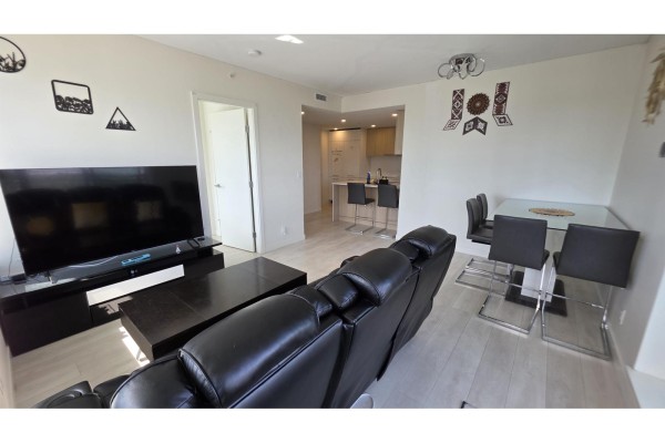 1403 13318 104 Avenue, Surrey, BC V3T0R2 Photo 2
