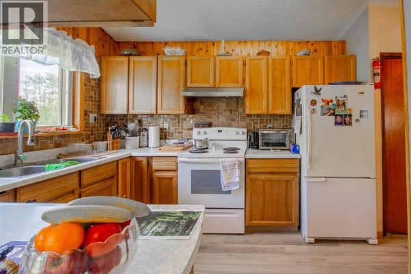3pc Bathroom - 14034 211 Road, Dawson Creek, BC V1G4G7 Photo 2