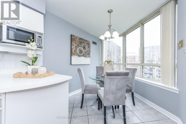Kitchen - 1404 - 3605 Kariya Drive, Mississauga, ON L5B3J4 Photo 3
