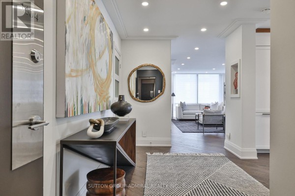 Kitchen - 1404 - 619 Avenue Road, Toronto, ON M4V2K6 Photo 4