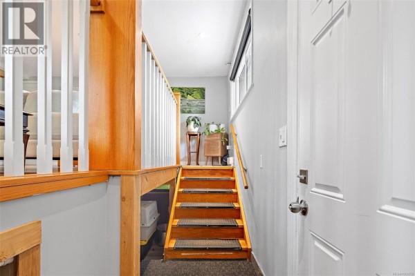 Living room - 1404 Fairfield Rd, Cobble Hill, BC V8H0H7 Photo 4