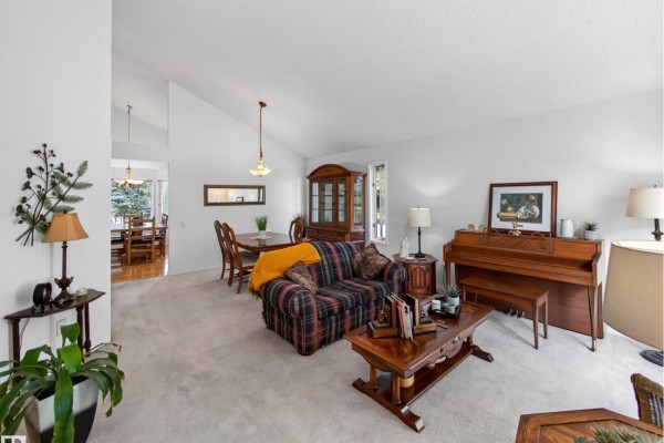 Family room - 1404 Falconer Rd Nw, Edmonton, AB T6R2E1 Photo 4