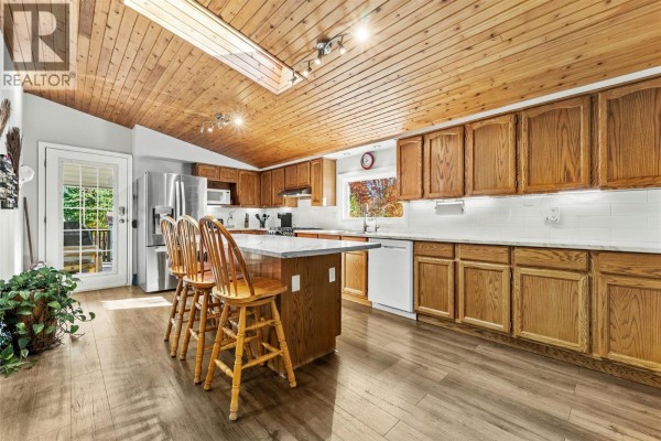 4pc Bathroom - 1404 Walnut Avenue, Merritt, BC V1K1L3 Photo 3