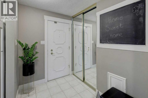 Kitchen - 1405, 201 Braeglen Close Sw, Calgary, AB T2W2B1 Photo 4